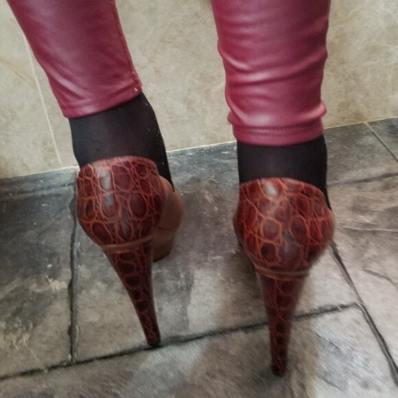 Real Leather Dark Brown Pump - Picture 4 of 10